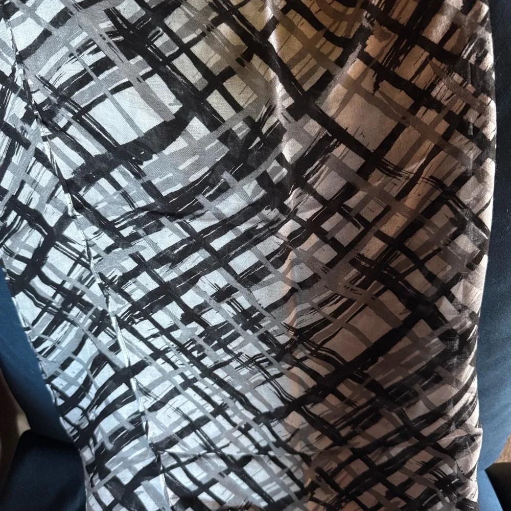 Vera Bradley Black and Gray Patterned Fringed Scarf Wrap New Condition - Picture 3 of 7